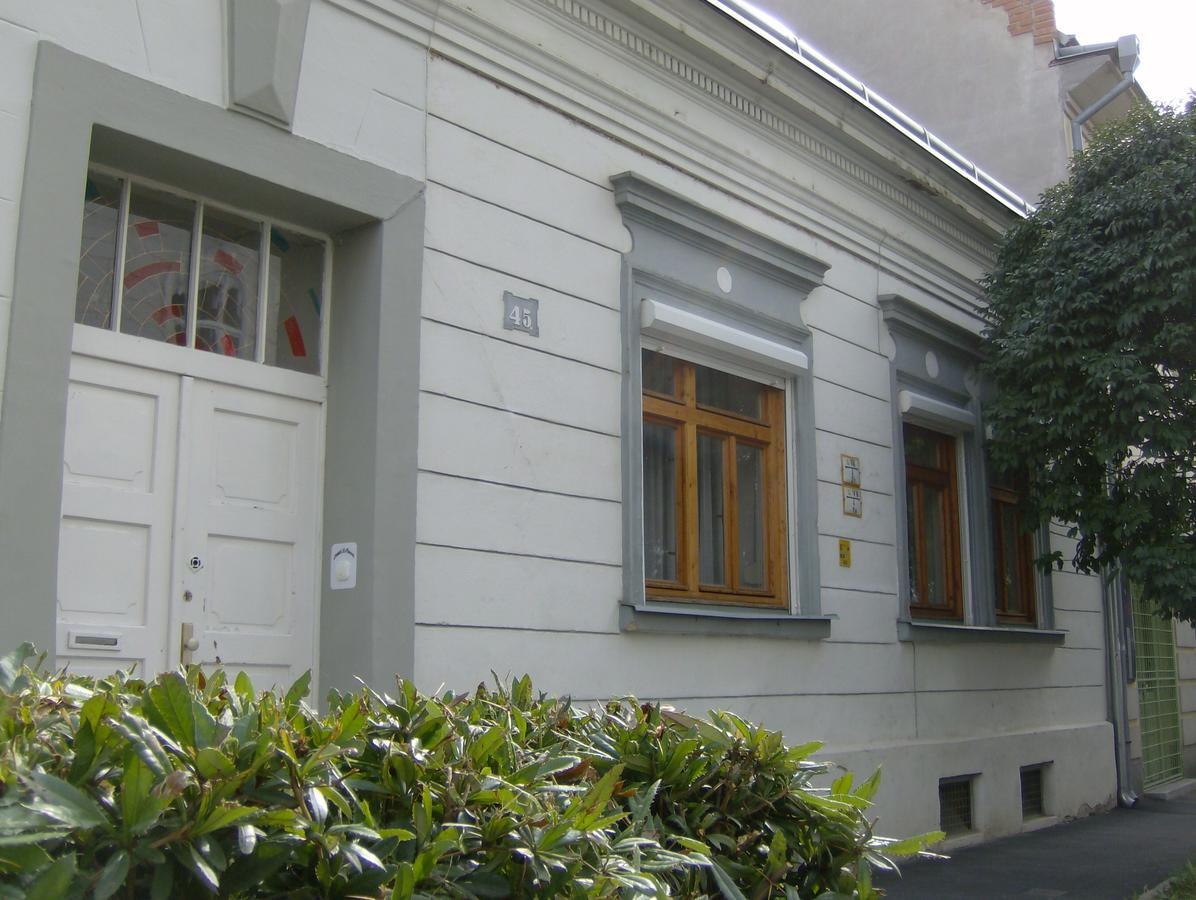 Csapd Le Csacsi Vendeghaz Hotel Pecs Exterior photo